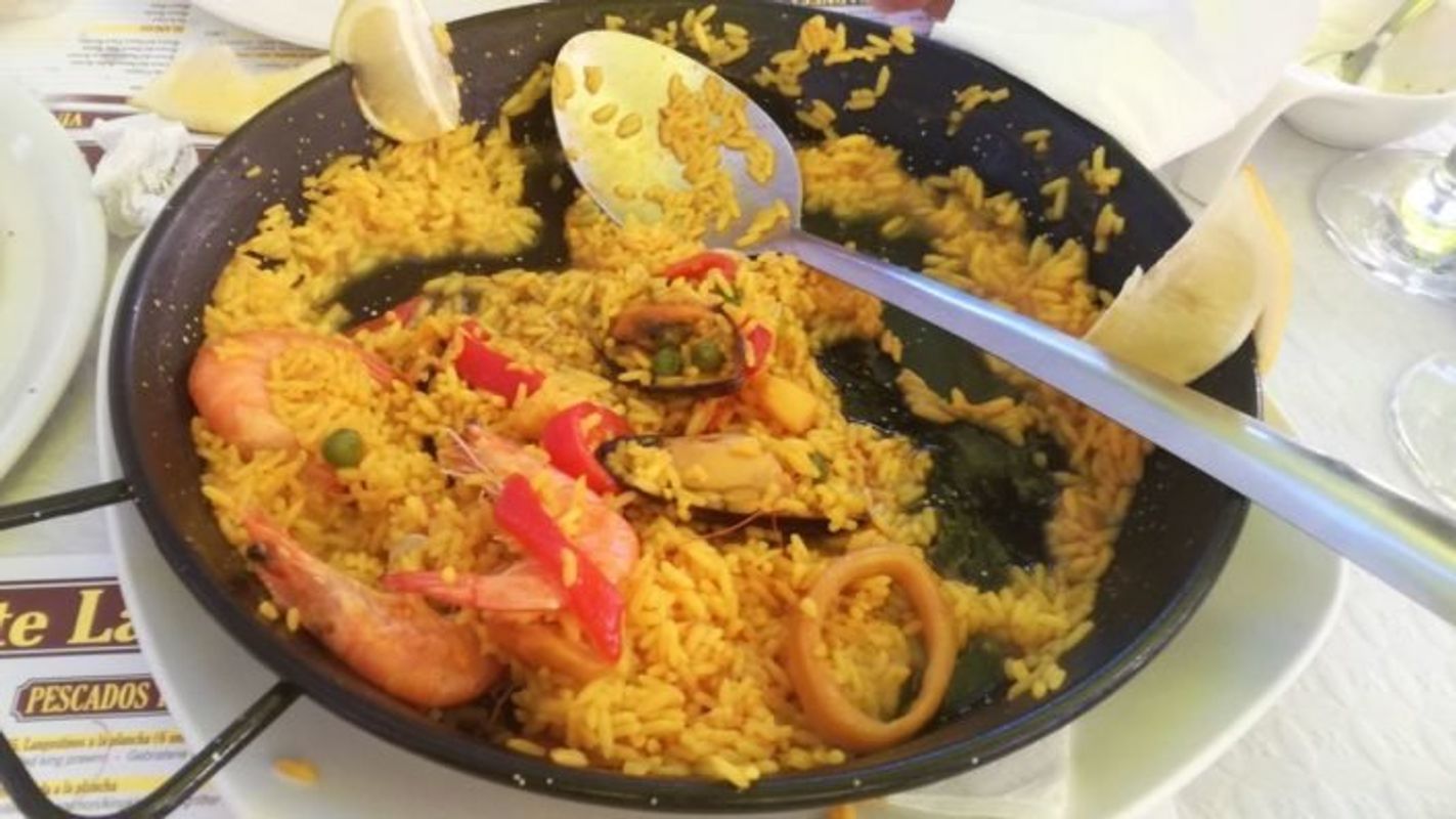 Typisk paella-ret på Restaurante La Plaza