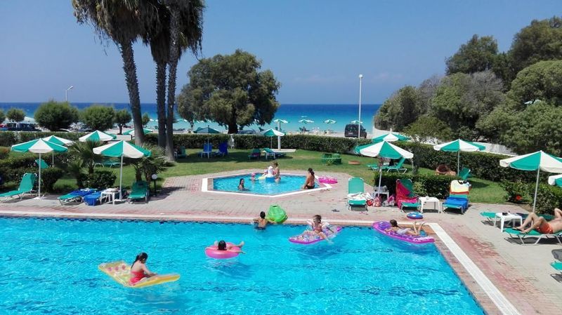 Pylea Beach Hotel - Image 4