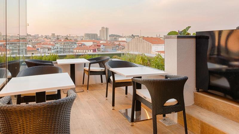 Premium Porto Downtown - Image 4