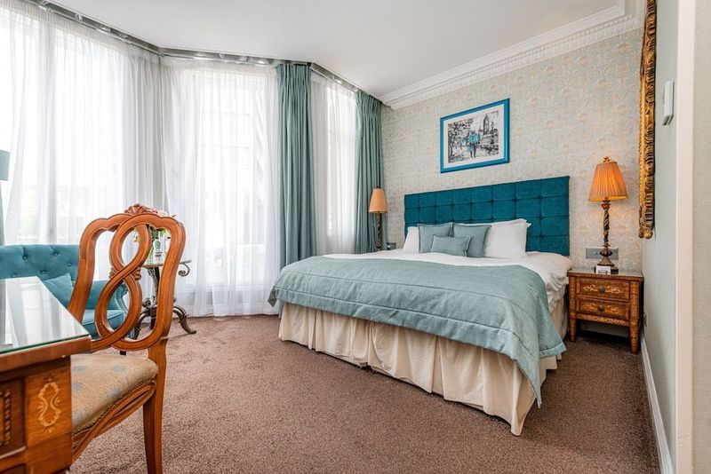 Ashburn Hotel - Image 8