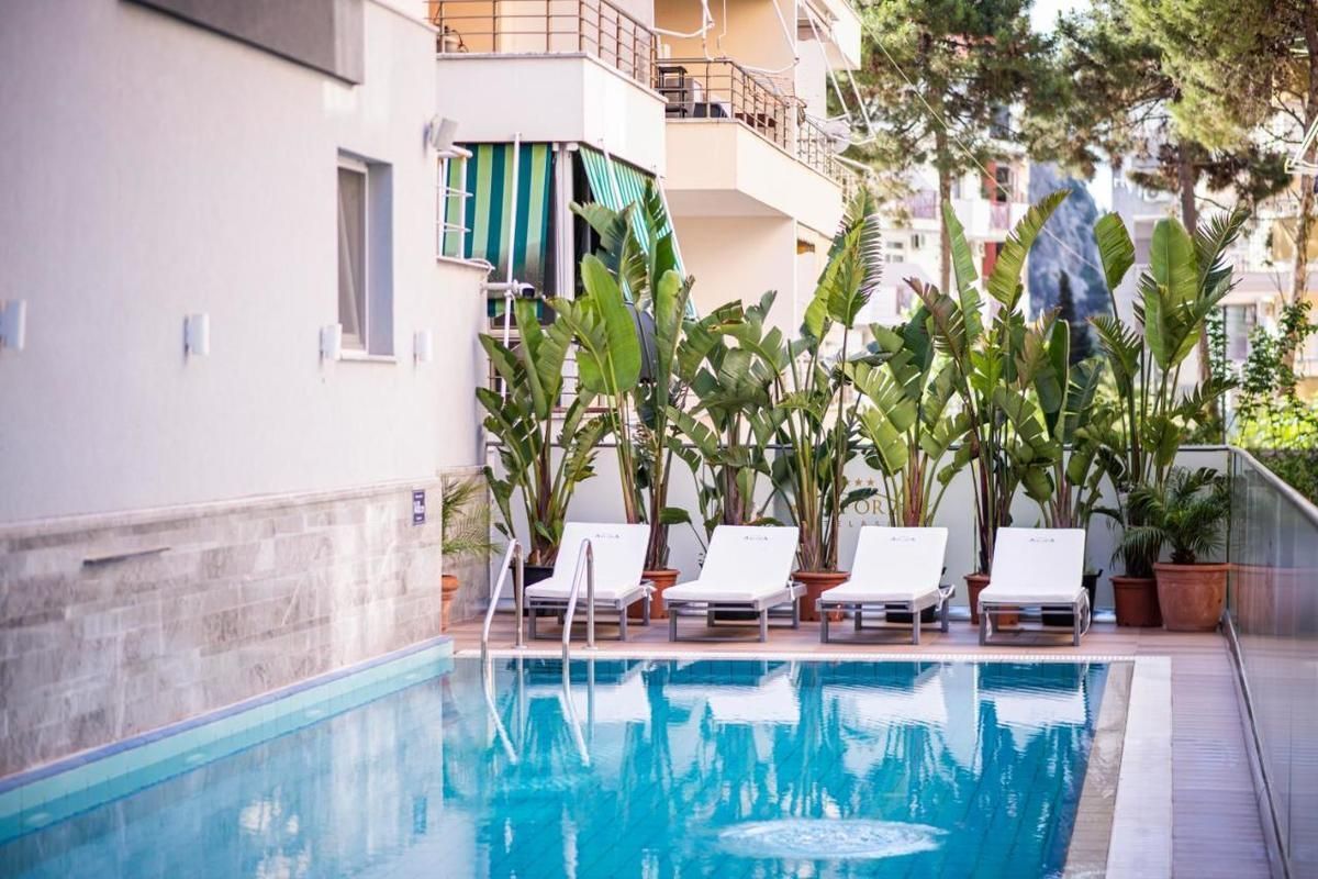 Amfora Hotel & Spa har et basseng og ligger bare 100 meter fra stranden utenfor Durres i Albania.