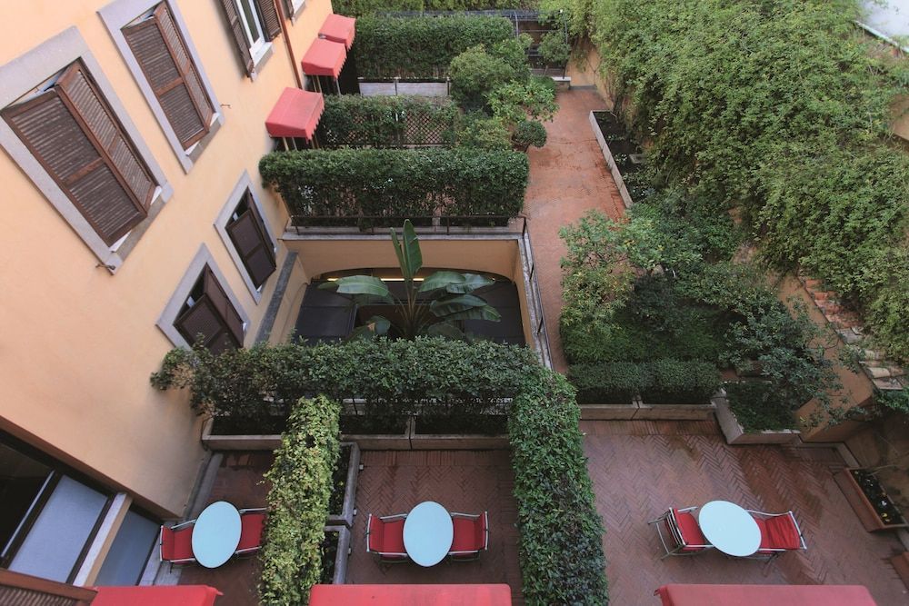 Bo nær Den Spanske Trappe og Trevi-fontænen i Rom på Hotel Dei Borgognoni