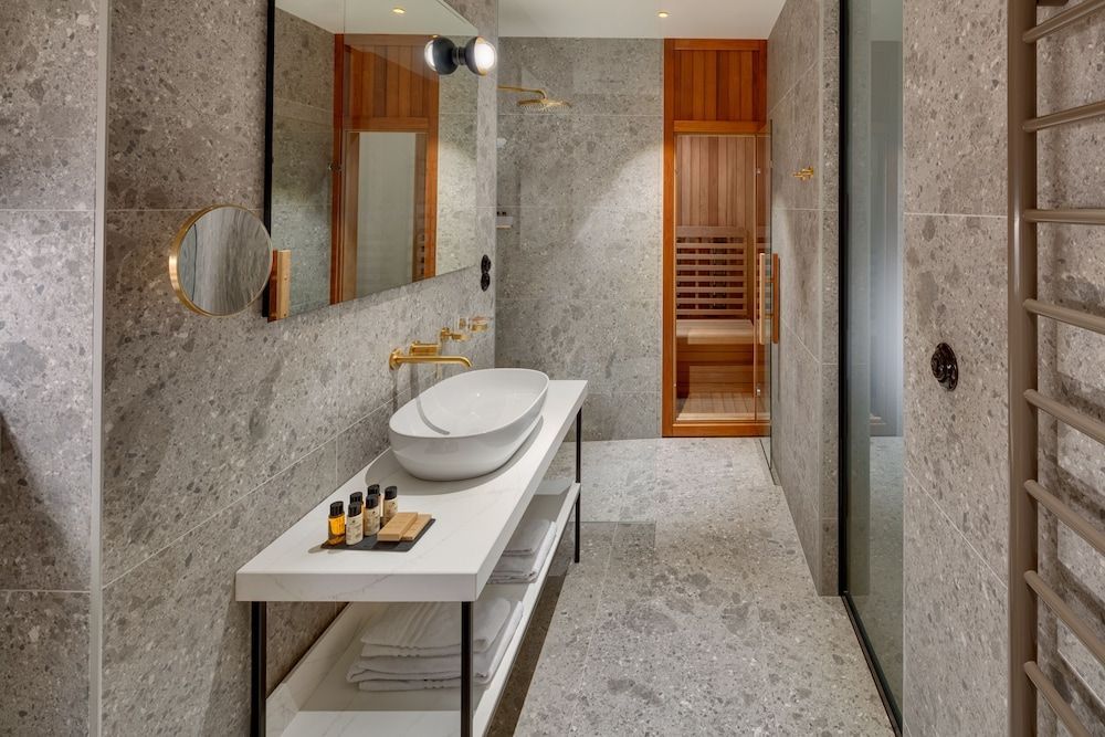 Hotel Leonardo & Bookquet - Image 6