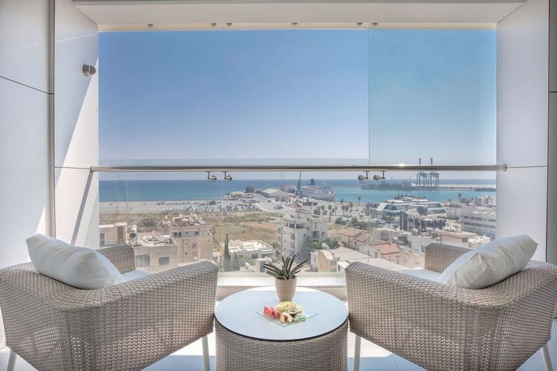 Radisson Blu Hotel Larnaca - Image 8