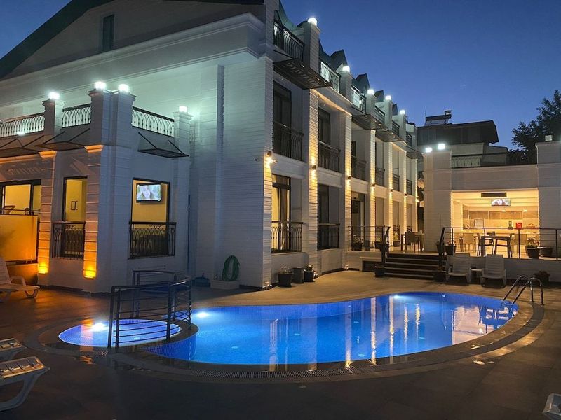 Miyas Luxury Hotel - Image 1
