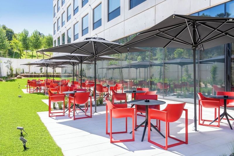 Moov Hotel Lisboa Oriente - Image 1