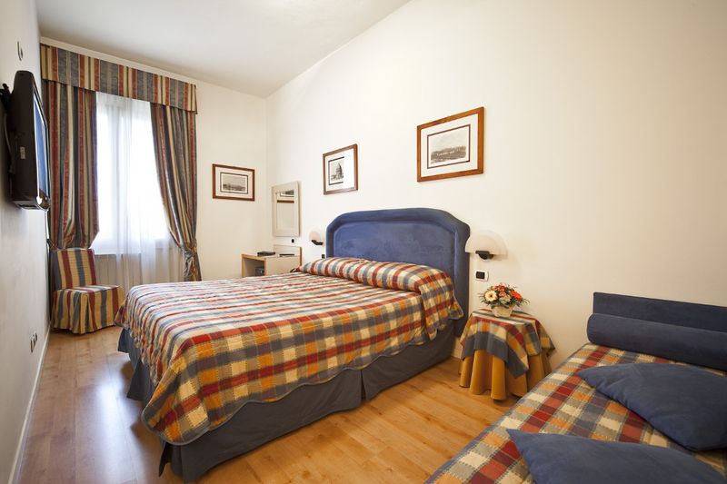 Hotel Italia - Image 8
