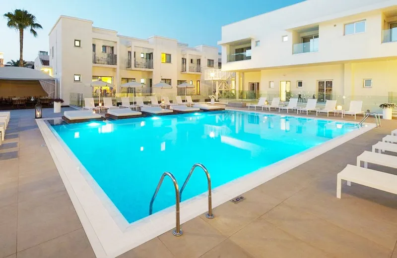 Melpo Antia Hotel & Suites