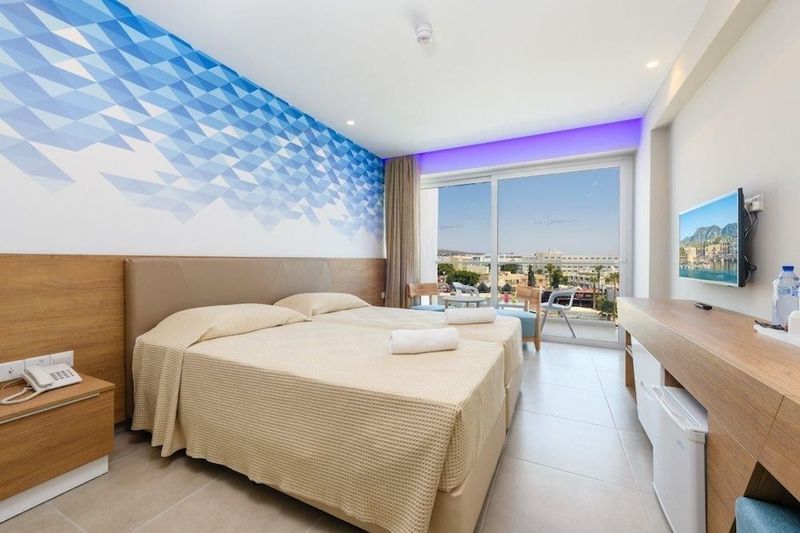 Tasia Maris Seasons Hotel - Image 2