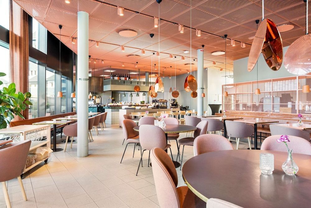 På hyggelige Best Western Plus Grow Hotel i Solna bor du lige uden for Stockholms centrum