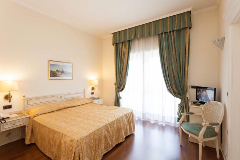 Hotel Savoy Palace - Image 5