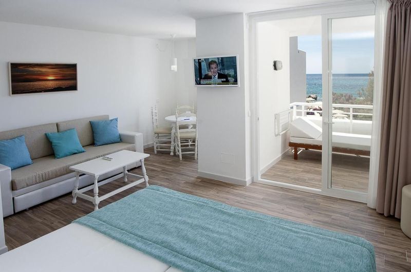 FERGUS Style Cala Blanca Suites - Image 9
