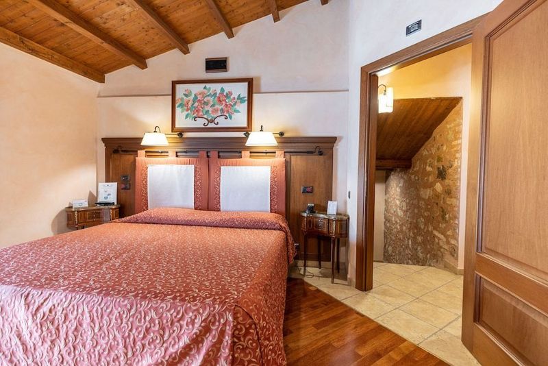 Relais Santa Anastasia - Image 2