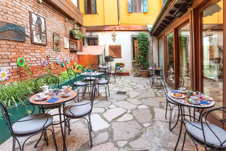 Billede av hotellet Hotel La Fenice et des Artistes - nummer 1 af 10