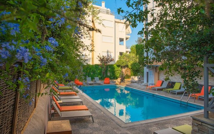 Bo på hotel tæt på stranden i udkanten af Athen