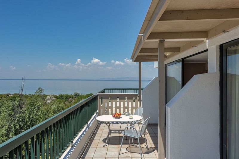 Sun Beach Hotel - Image 2