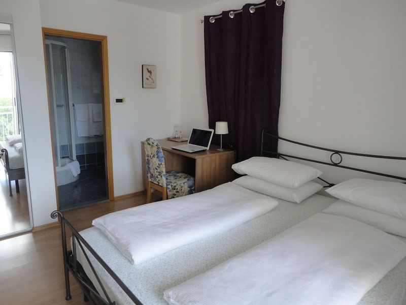 Pink Inn - Image 6