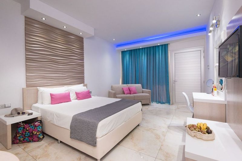 Loutsiana Hotel Apts - Image 3
