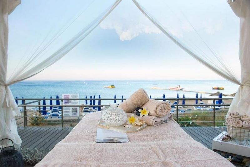 Vrissiana Beach Hotel - Image 8