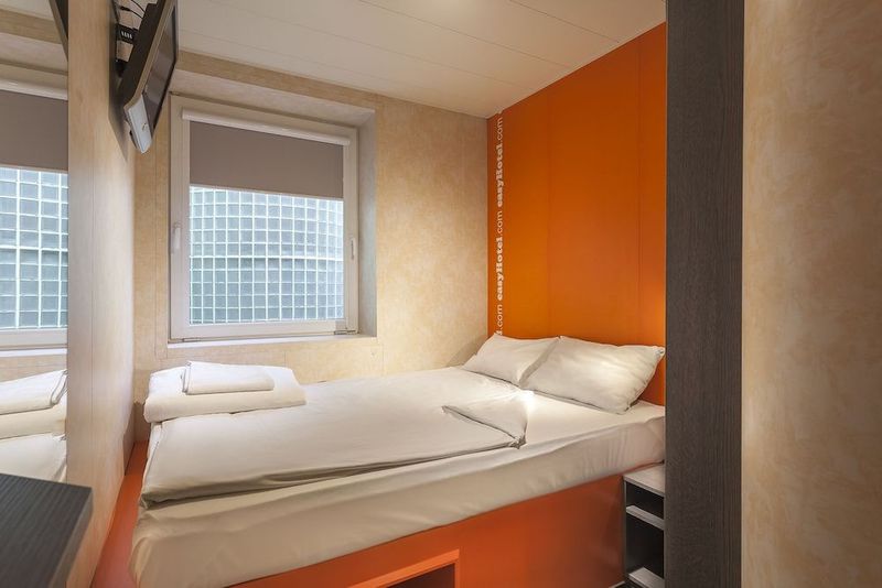easyHotel Budapest Oktogon - Image 4