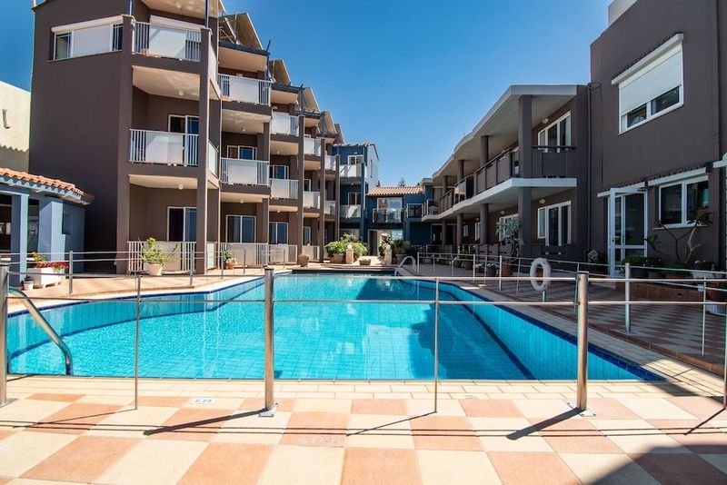 Girogaili Beach Hotel - Image 1