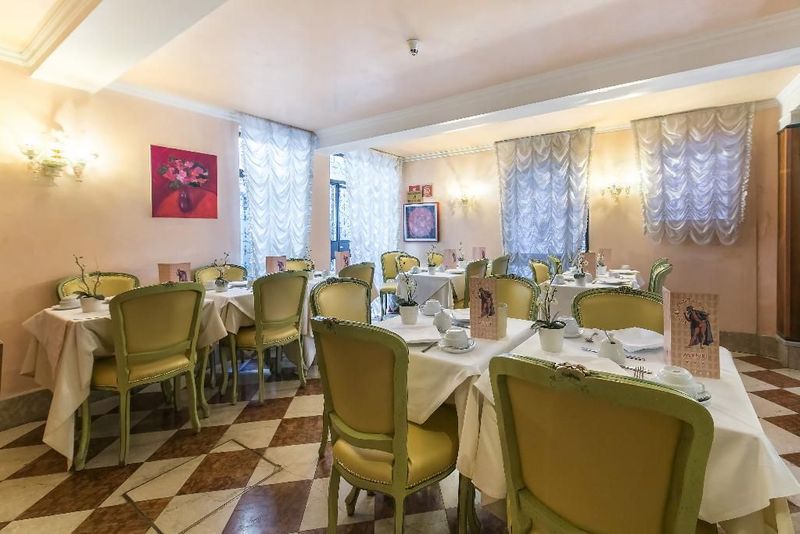 Hotel Pantalon - Image 5