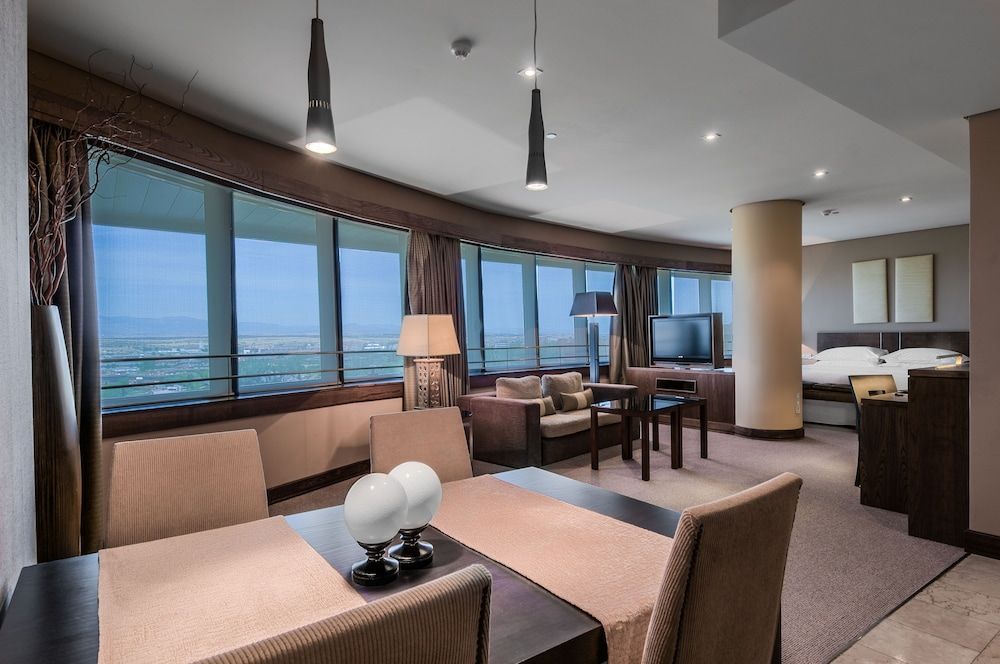 Eurostars Suites Mirasierra - Image 3