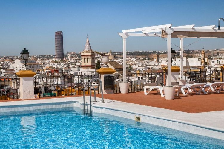 Exe Sevilla Macarena er et Hotel med basseng i Sevilla