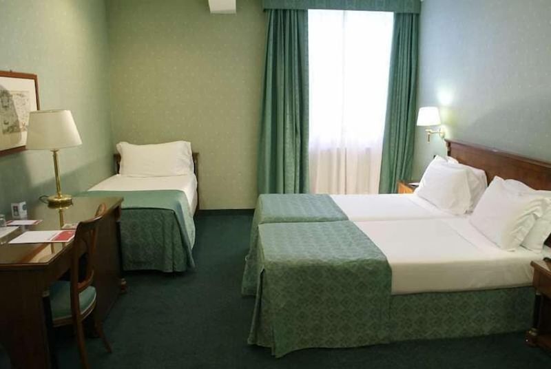 Ramada by Wyndham Naples - Image 10