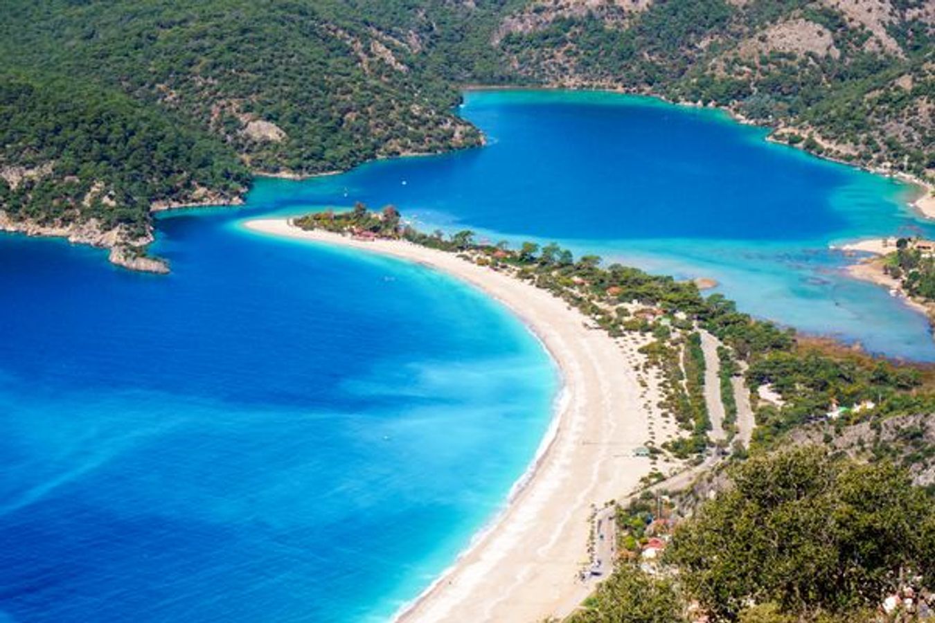 Bild med utsikt över Blue Lagoon och Oludeniz Beach i Fethiye, Turkiet