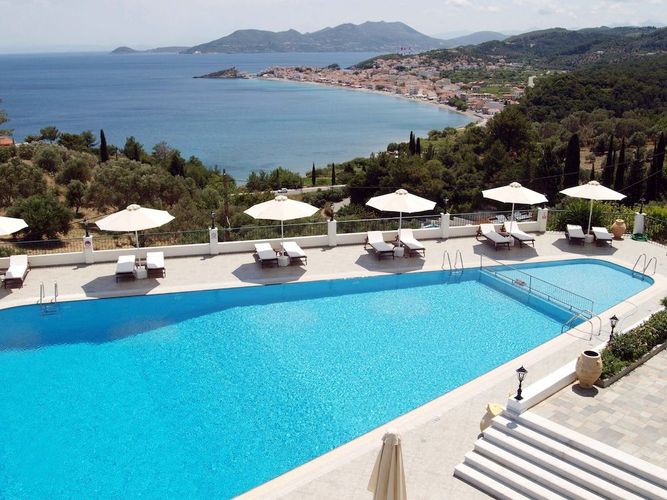 Kalidon Panorama ligger på Samos norra kust, nära staden Kokkari, och erbjuder en pool med panoramautsikt.