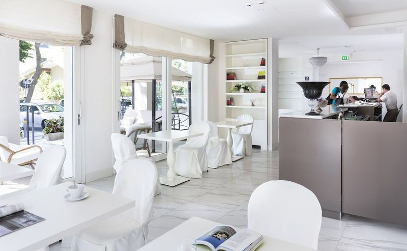 Rimini Suite Hotel - Image 10