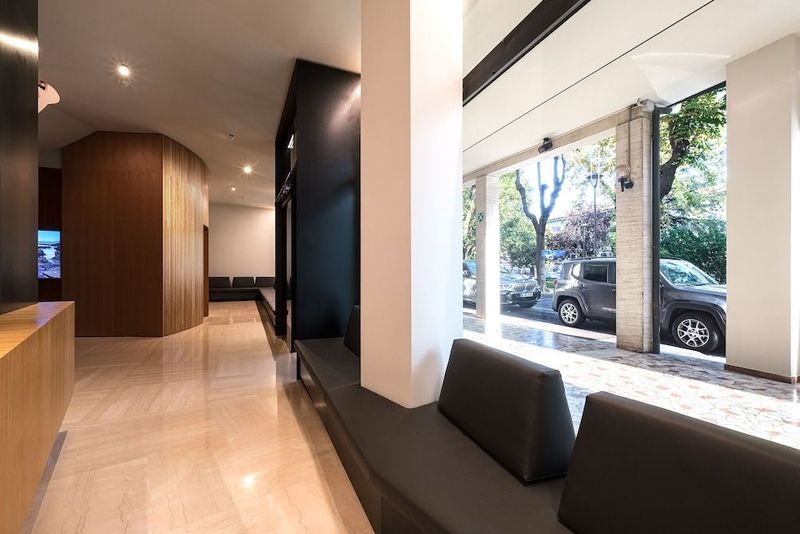 Hotel Touring - Image 3