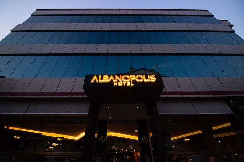 Albanopolis Hotel - Image 4