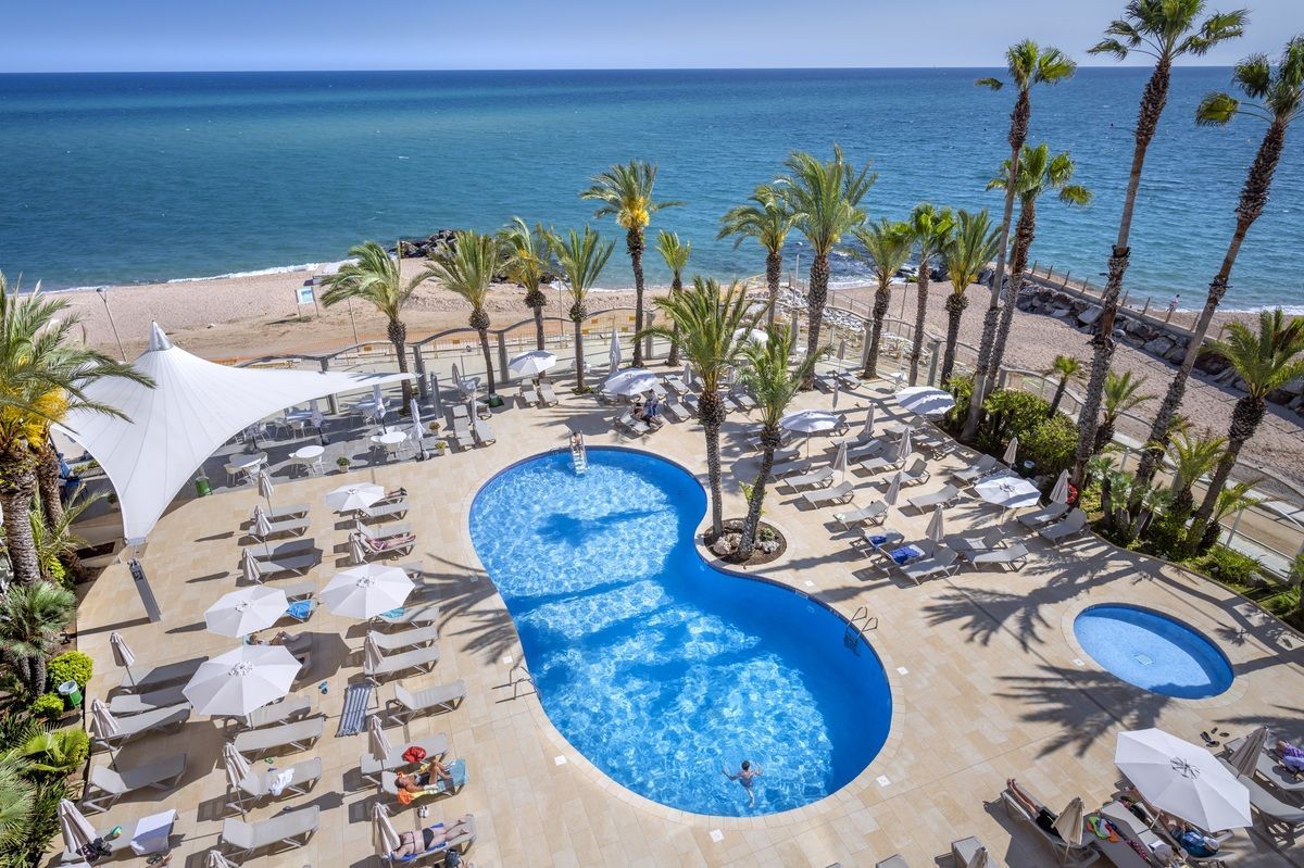 Caprici Beach Hotel - Image 6