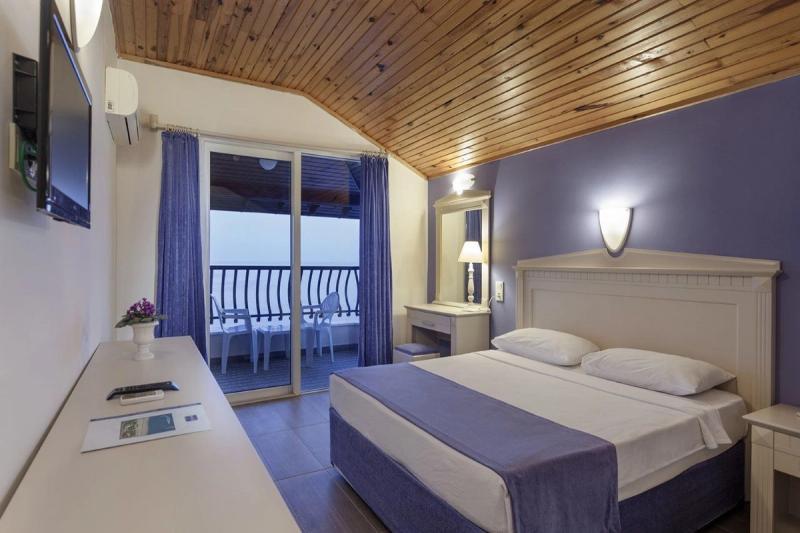 Club Turtas Beach Hotel - Image 2