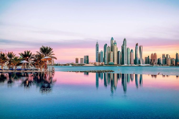 Dukes The Palm, a Royal Hideaway Hotel er et luksushotell i Dubai med evighetsbasseng og utsikt over byen.