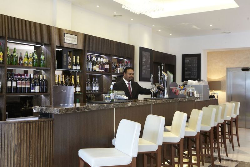 Park Grand London Heathrow - Image 6