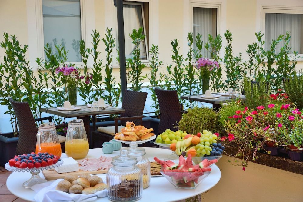 LH Hotel Lloyd Rome - Image 9