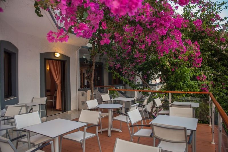 Fevro Hotel - Image 4