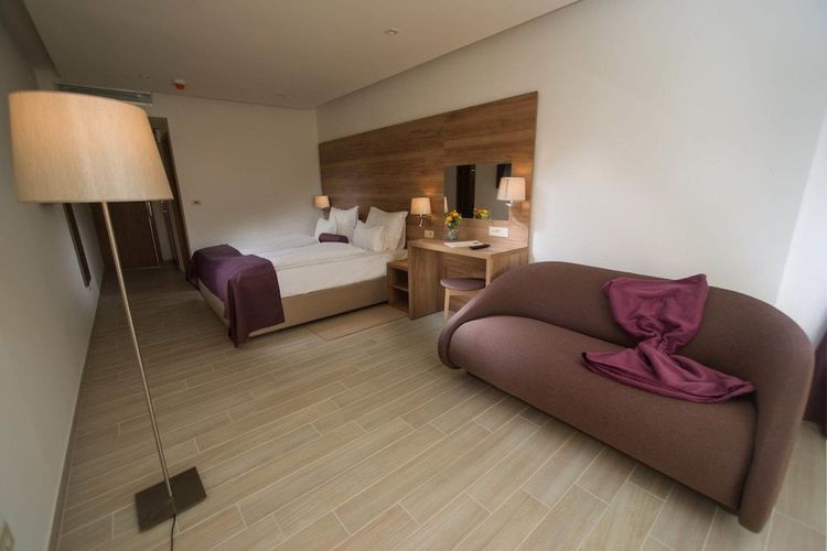 På Hotel Biokovo kan du bestille rom med utsikt over havnen i Makarska