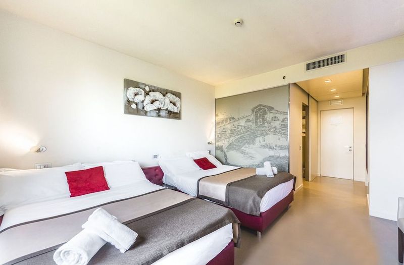 Antony Hotel - Image 9