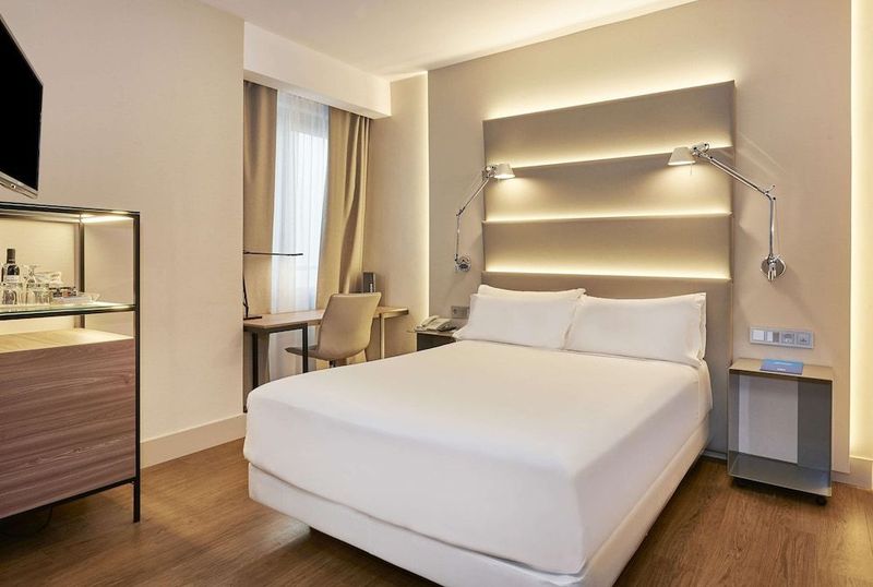 NH Sants Barcelona - Image 9