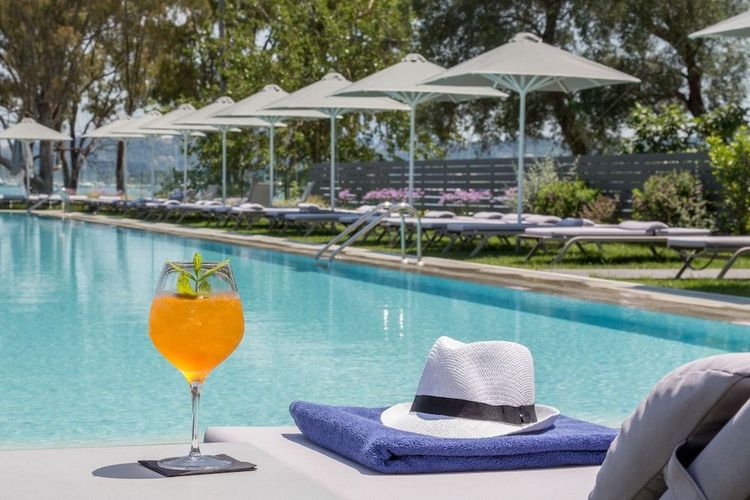 Rodostamo Hotel & Spa ligger på Korfu og har et stort, dejligt poolområde og tilbyder værelser med privat pool.