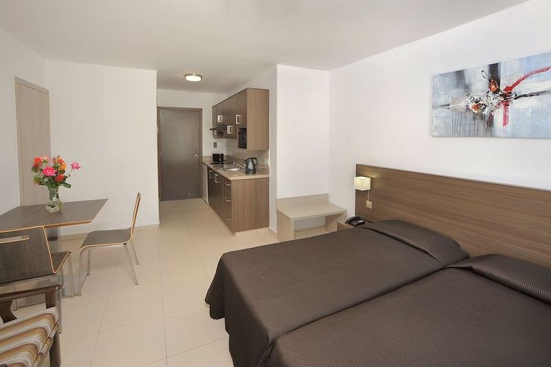 Petrosana Hotel Apts - Image 10