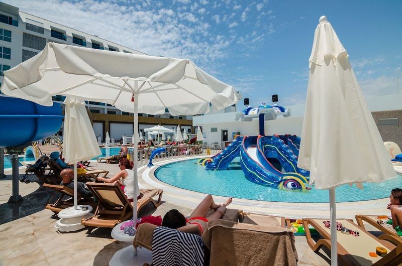 The Lumos Deluxe Resort Hotel & Spa - Image 4