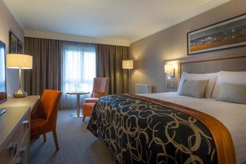 Clayton Hotel Cardiff Lane - Image 3
