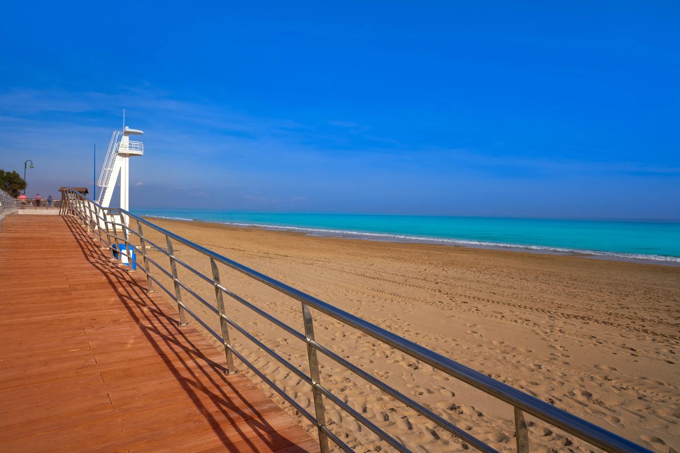 Utsikt over den deilige La Mata-stranden i Torrevieja på Costa Blanca