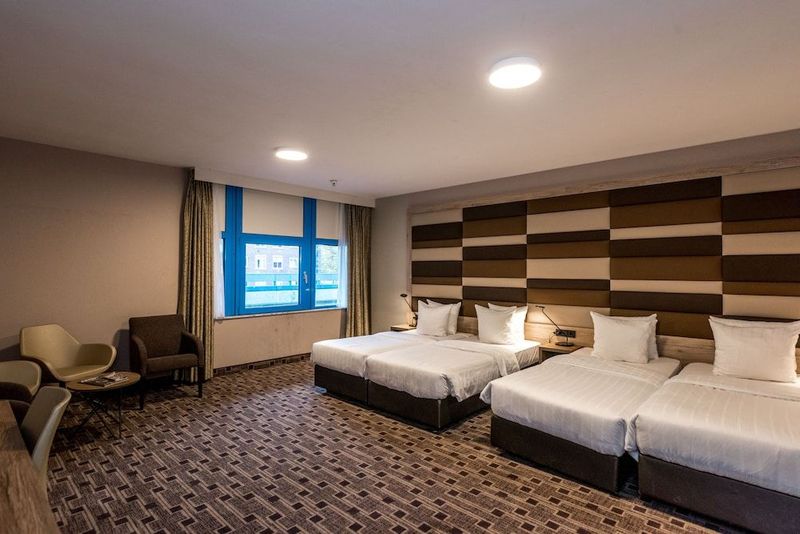 XO Hotels Blue Square - Image 9