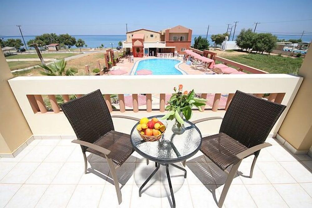 Castro Beach Hotel - Image 2